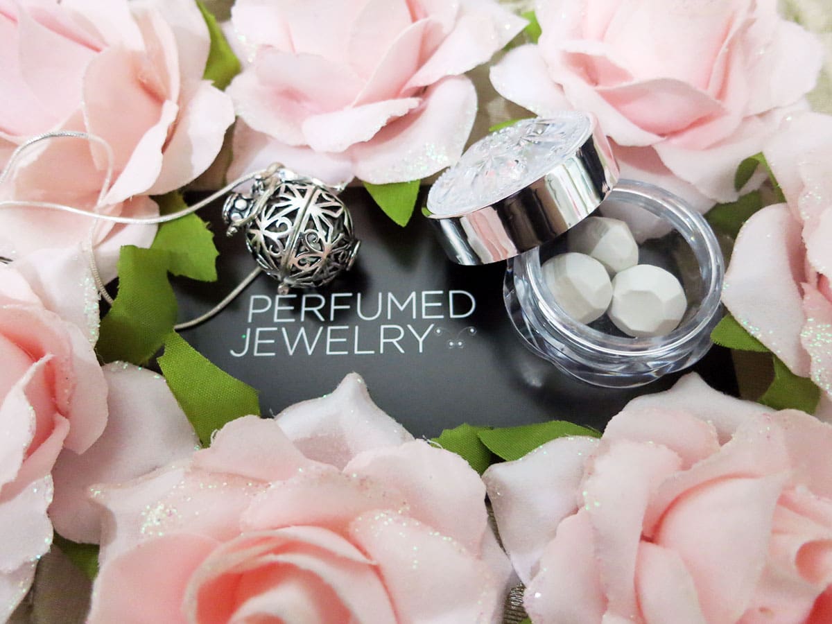 20131219-perfumed-jewelry02